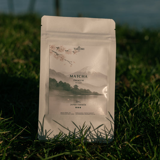 En-Gaku Premium Matcha japán zöld tea por fehér tasakos csomagolásban matcha lattéhoz és teázáshoz