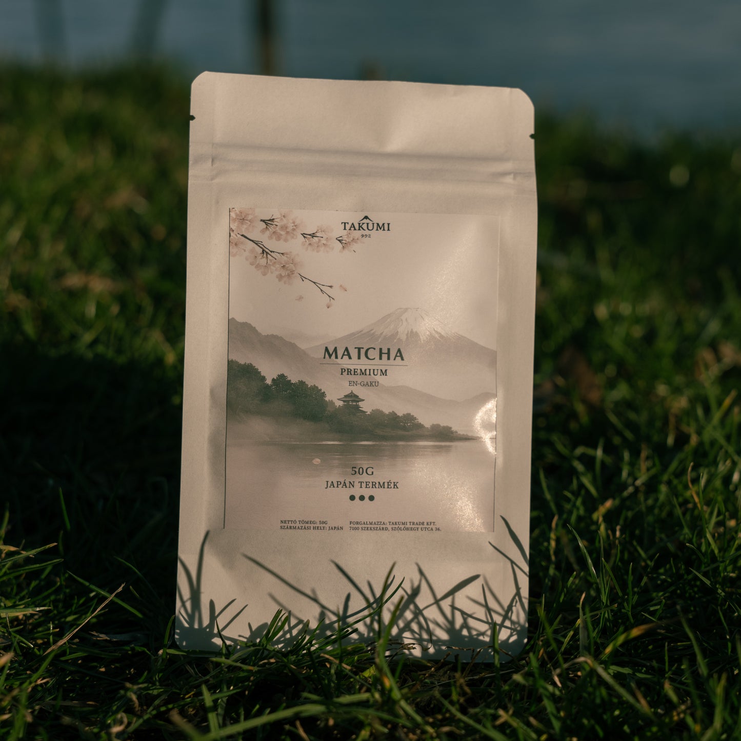 En-Gaku Premium Matcha japán zöld tea por fehér tasakos csomagolásban matcha lattéhoz és teázáshoz