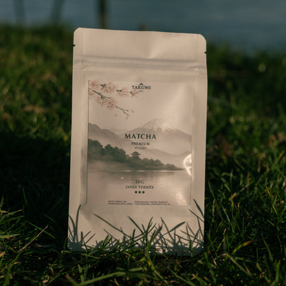 En-Gaku Premium Matcha japán zöld tea por fehér tasakos csomagolásban matcha lattéhoz és teázáshoz
