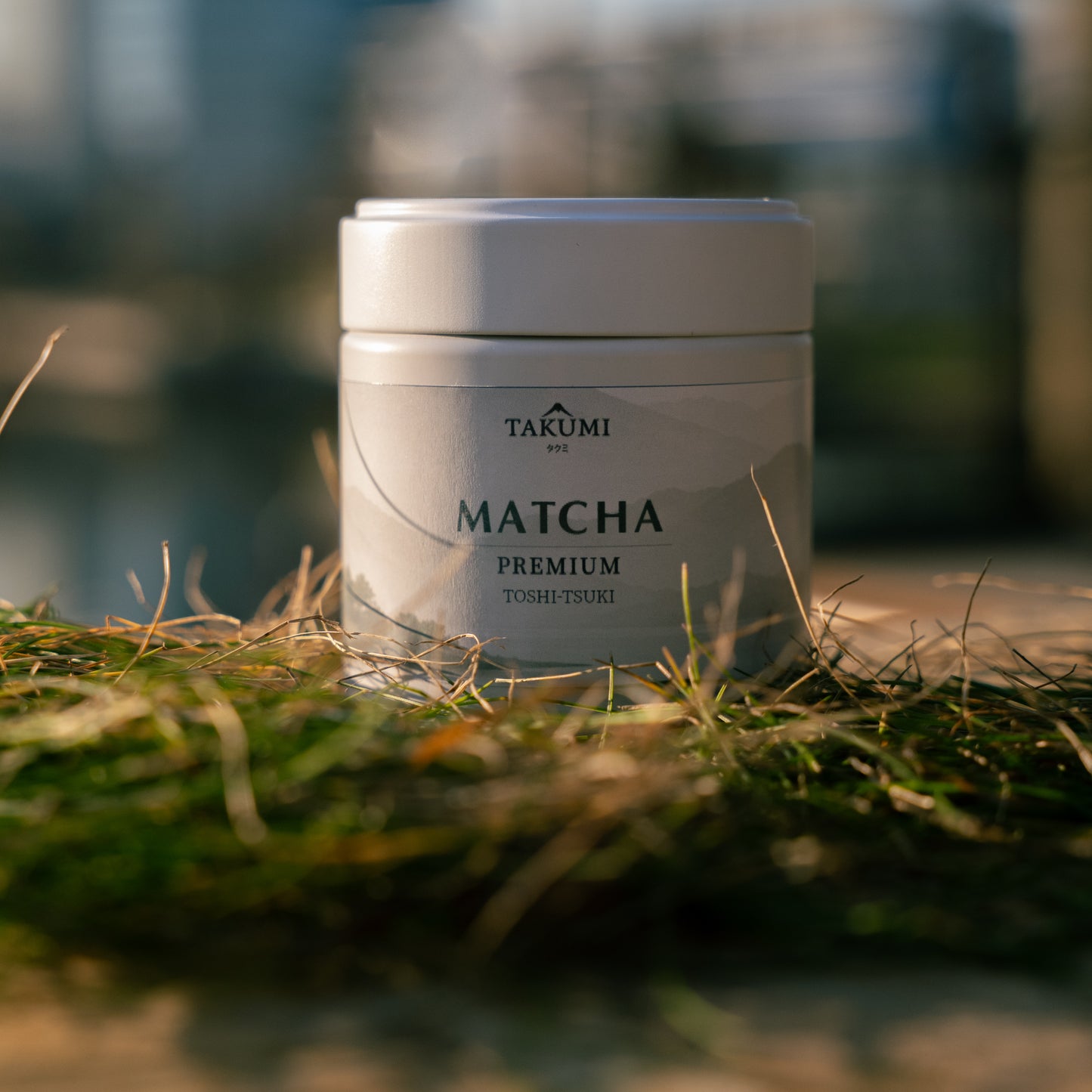 Toshi-Tsuki Premium Matcha prémium japán matcha tea por fehér fémdobozban otthoni matcha készítéshez